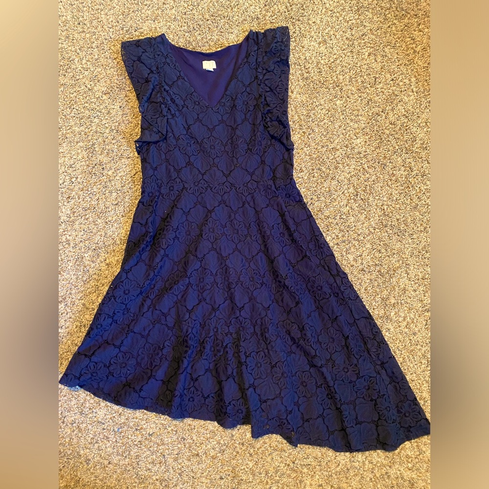 Asymmetrical hem, ruffle sleeves, beautiful floral pattern, navy blue dress